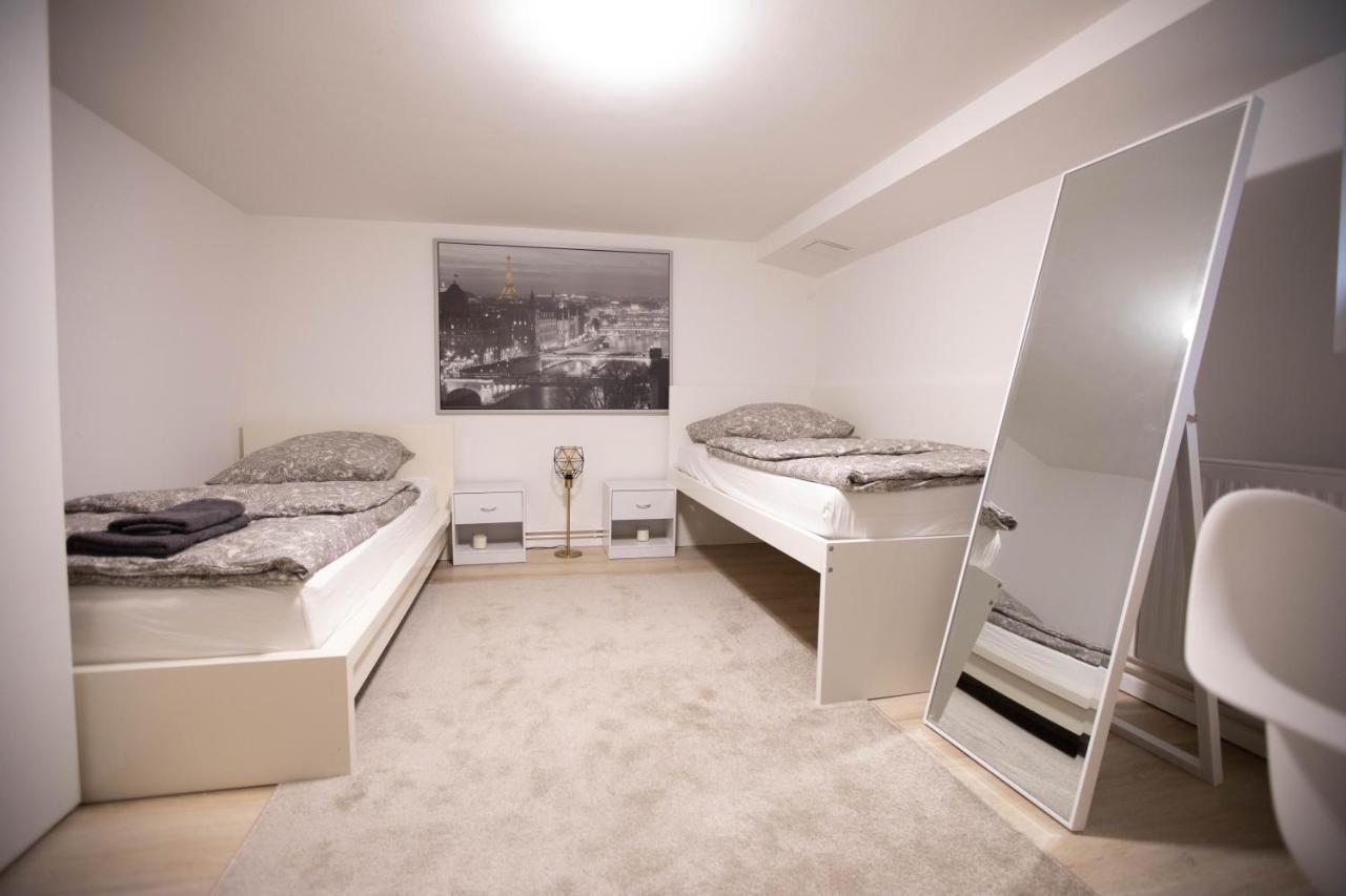 80Qm - 4 Rooms - Private Parking - Keller-Basement - Mallibase Apartments Hannover Esterno foto